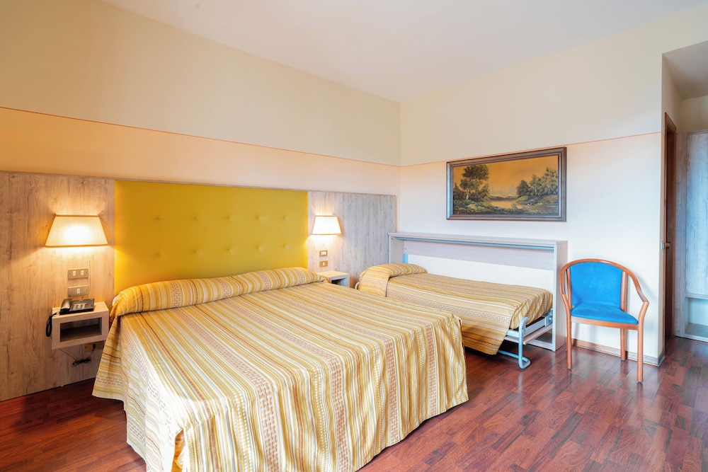 COMFORT, QUADRUPLE, GARDEN VIEW