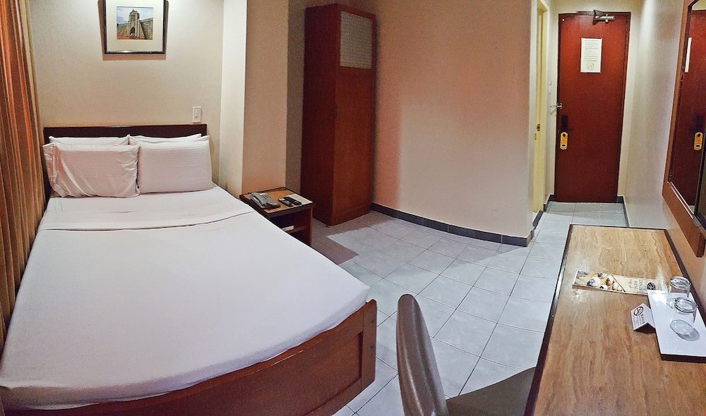 Golden Valley Hotel 22/67