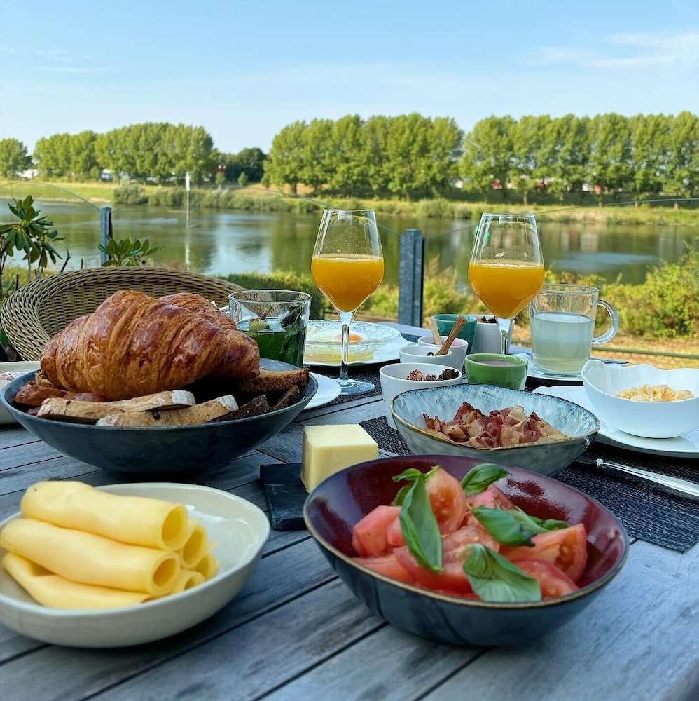 Hotel Restaurant Valuas 26/39