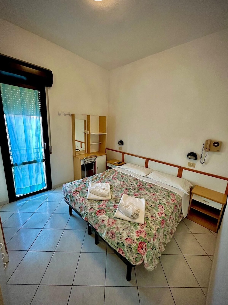 STANDARD, DOUBLE OR TWIN BED