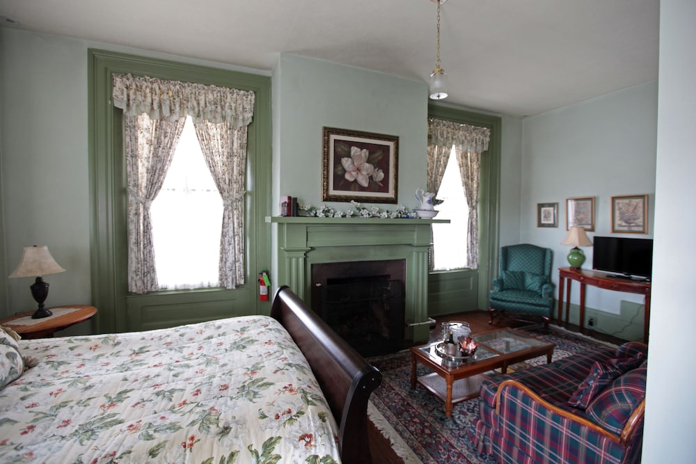 Lafayette Inn 50/66