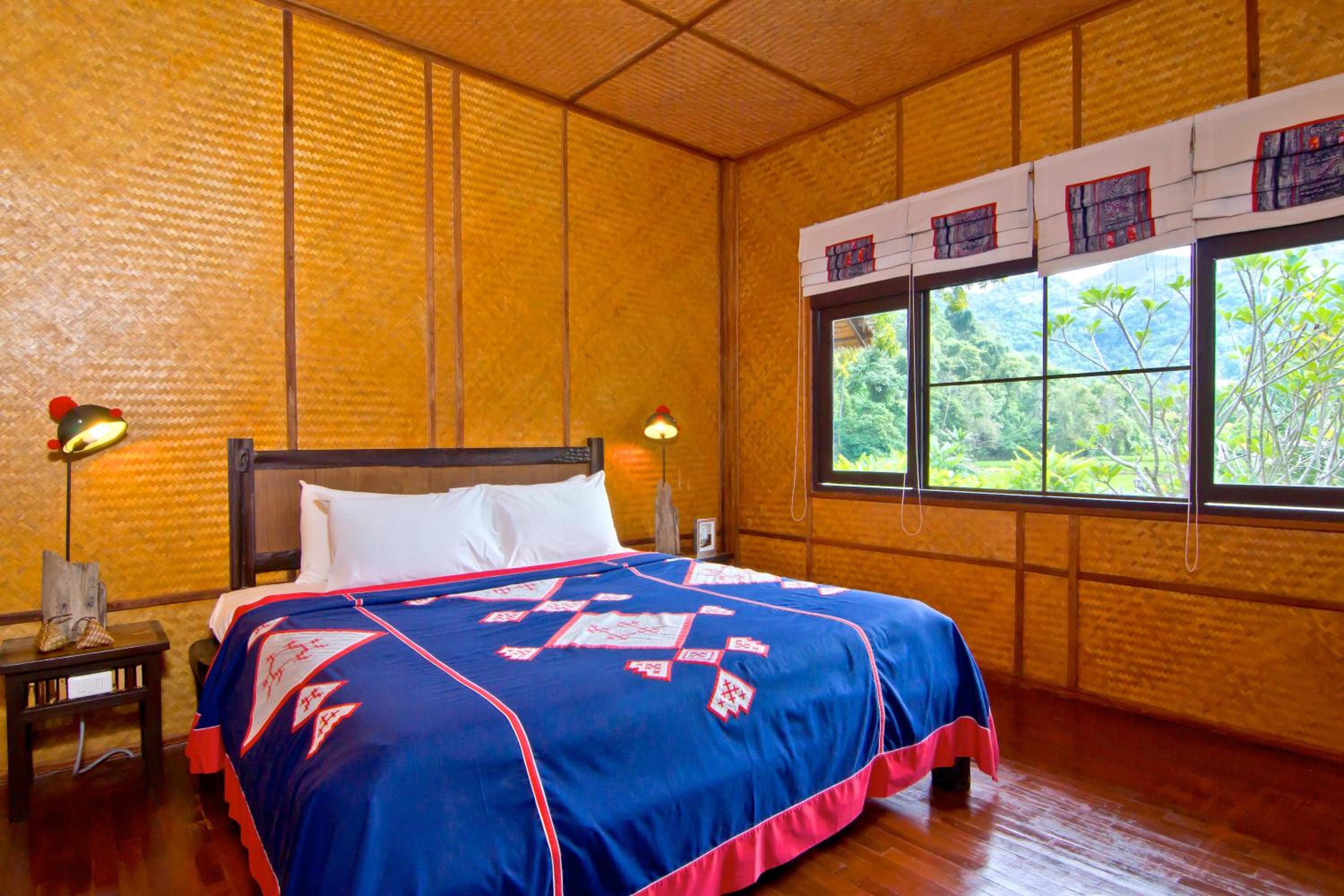DELUXE, DOUBLE BED