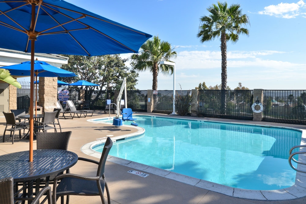Holiday Inn Express Hotel Suites San Diego Otay 5/77