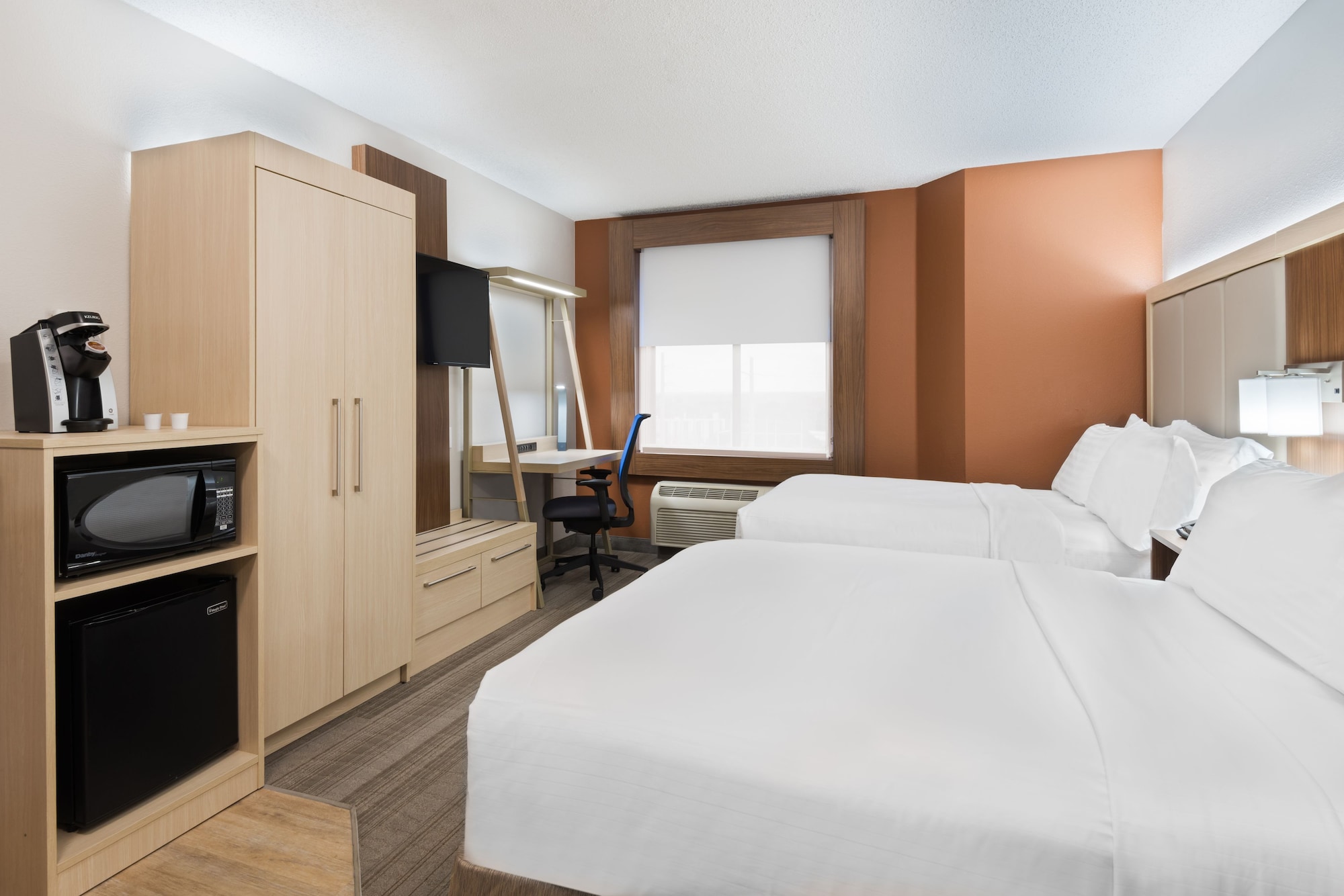 STANDARD, 2 DOUBLE BEDS
