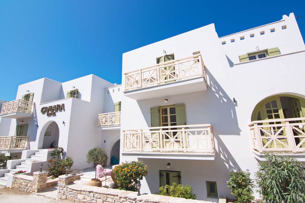 Camara Hotel 2/50