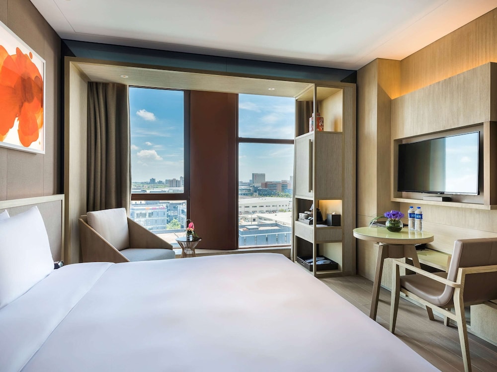 NOVOTEL SHANGHAI CLOVER 26/73