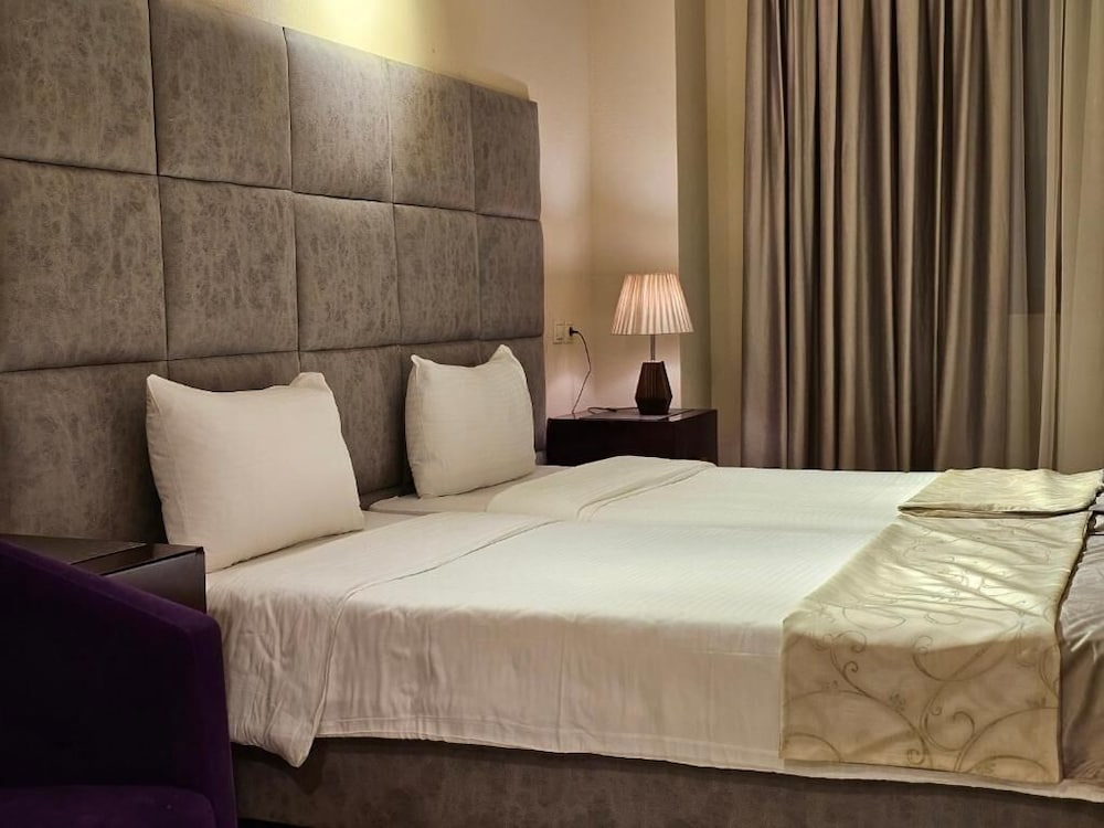 The Crown Hotel 45/50