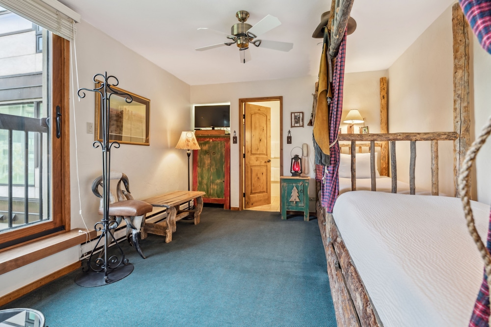 The Vail Spa Condominiums 21/76