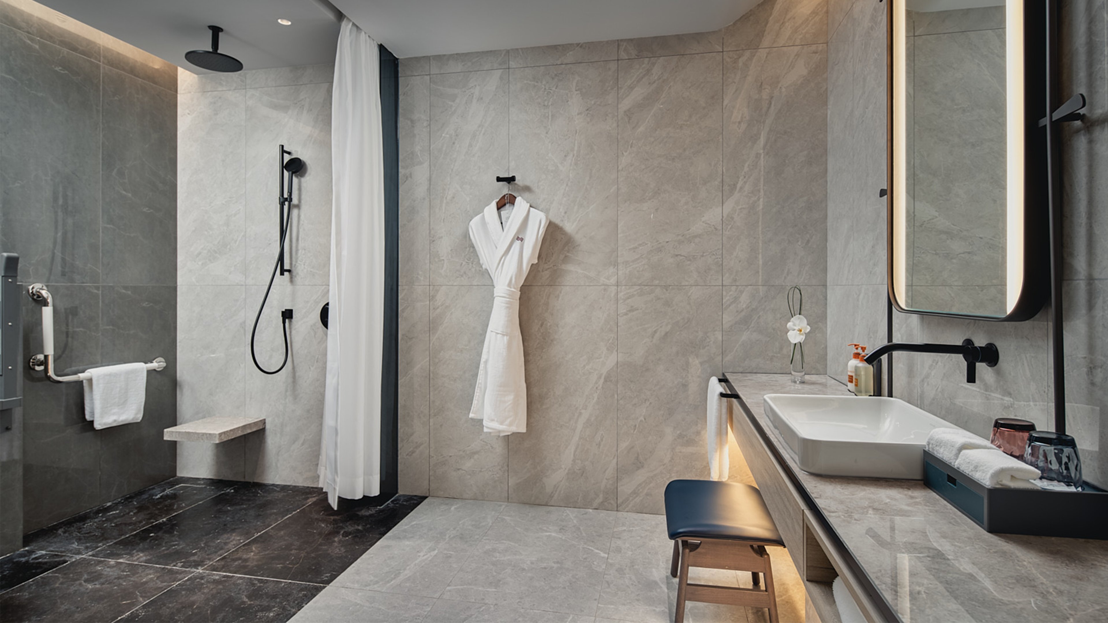 Crowne Plaza Hangzhou Riverside by IHG 50/50