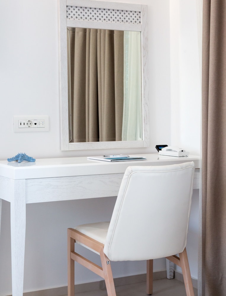 White Pearls Luxury Suites - Adults Only 54/69