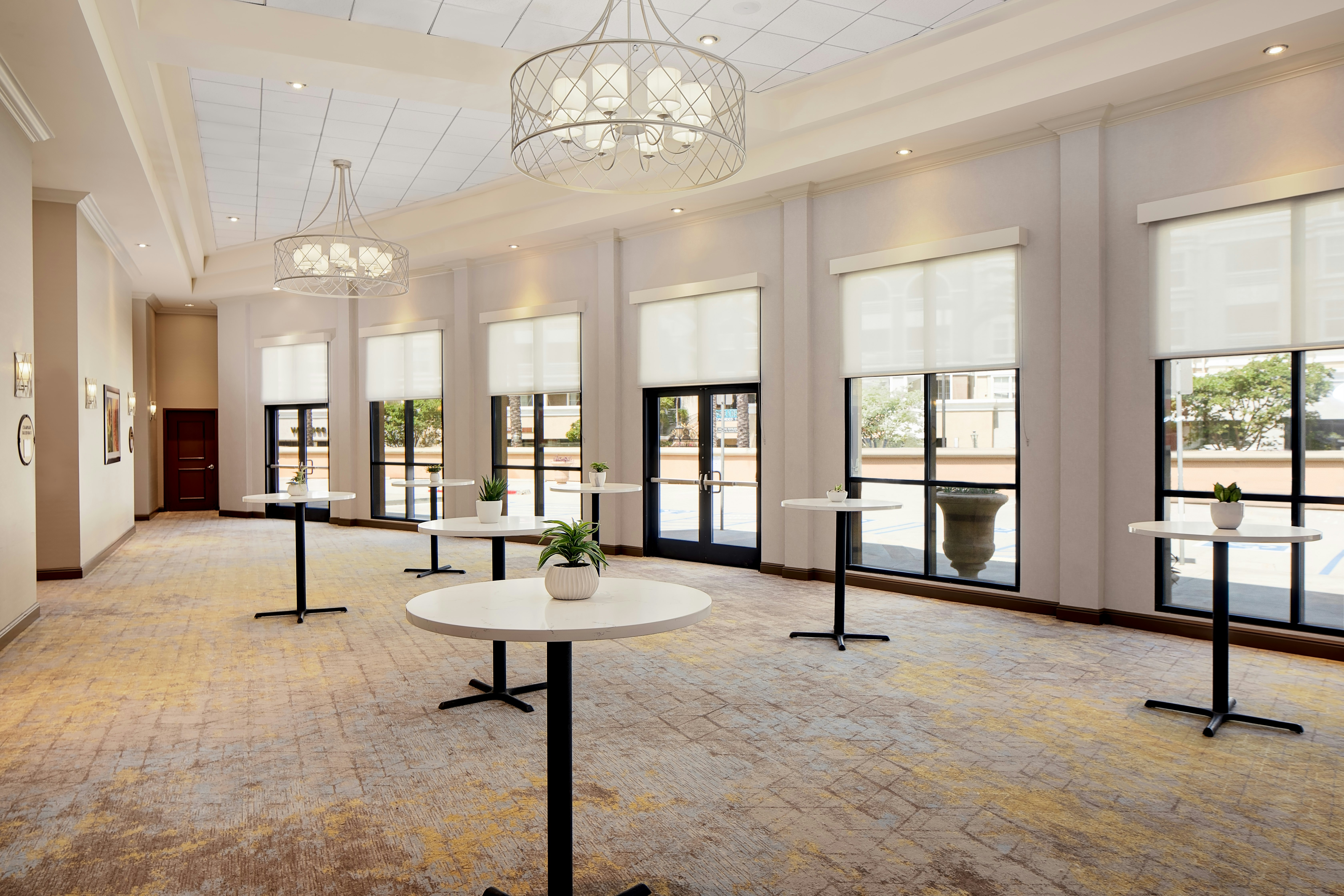 Hotel Zessa Orange County Airport, a DoubleTree by Hilton 32/59