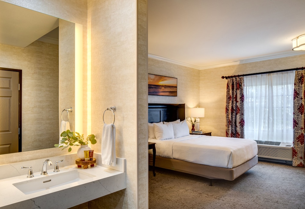 Ayres Hotel Suites Costa Mesa Newport Beach 50/50