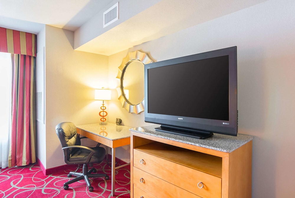 Comfort Suites At Virginia Center Commons 36/39