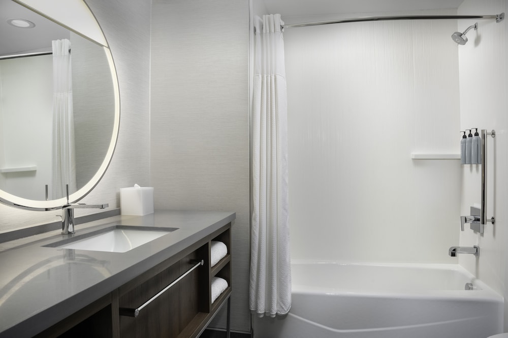 Courtyard by Marriott Northport 28/30