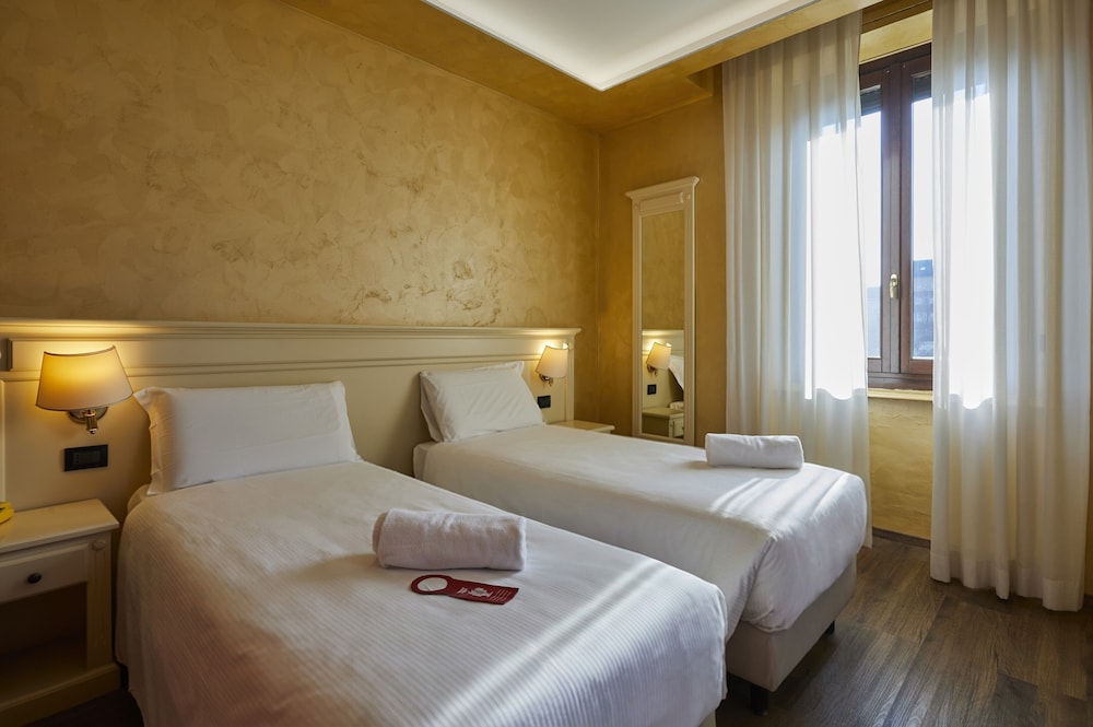 Room, Twin Beds
