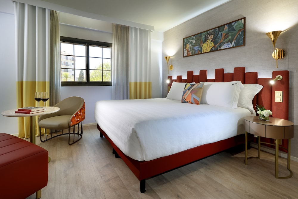 Superior, King Bed