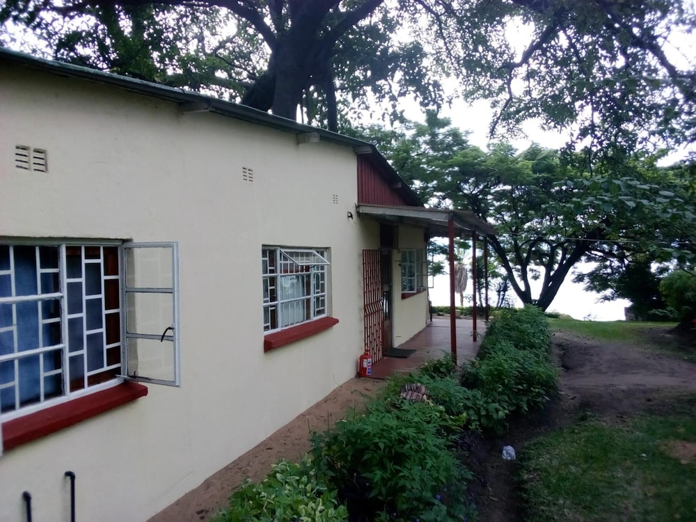 Nkhudzi Lodge 1/50