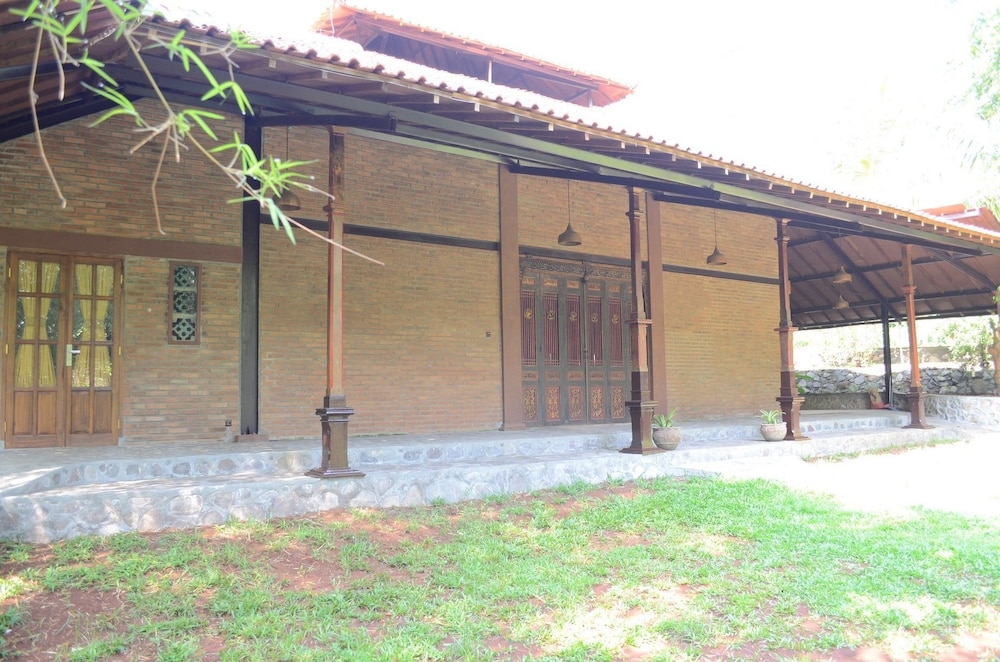Hills Joglo Villa 1/50