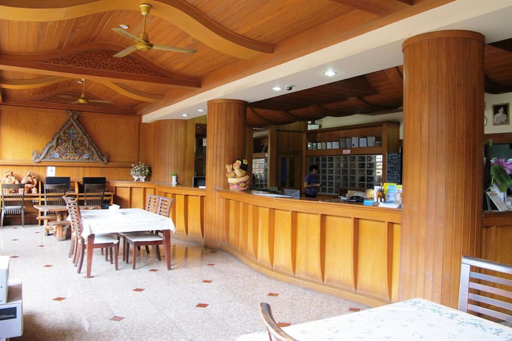 P 72 Hotel Bar 38/50