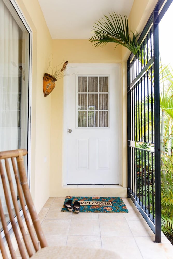New Kingston Guest Apartment Vii 2/32