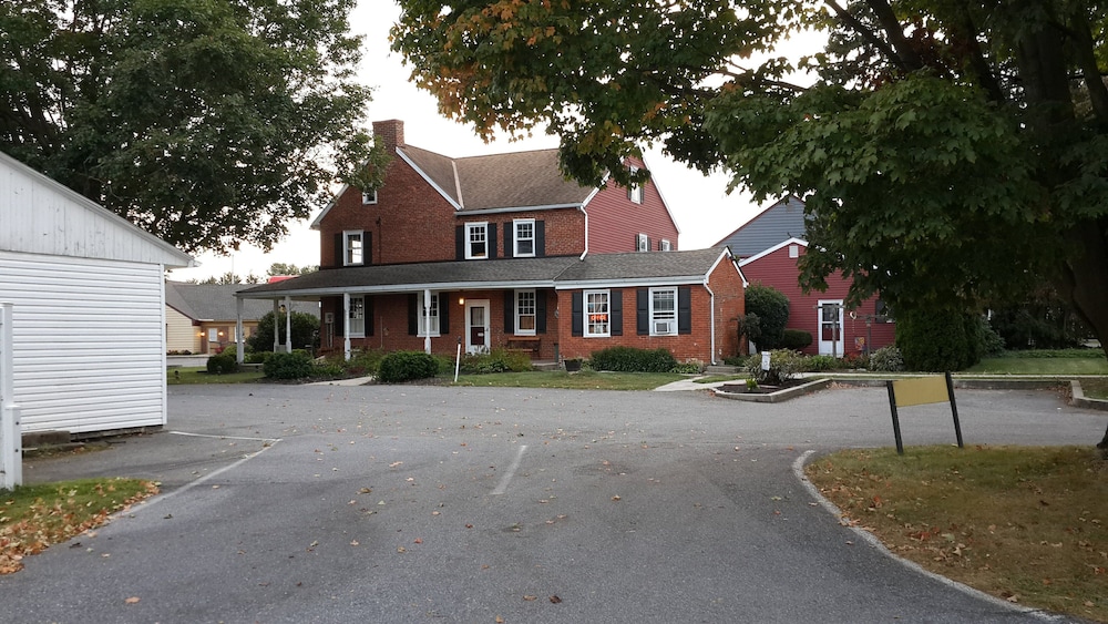 Spruce Lane Lodge & Cottages 5/35
