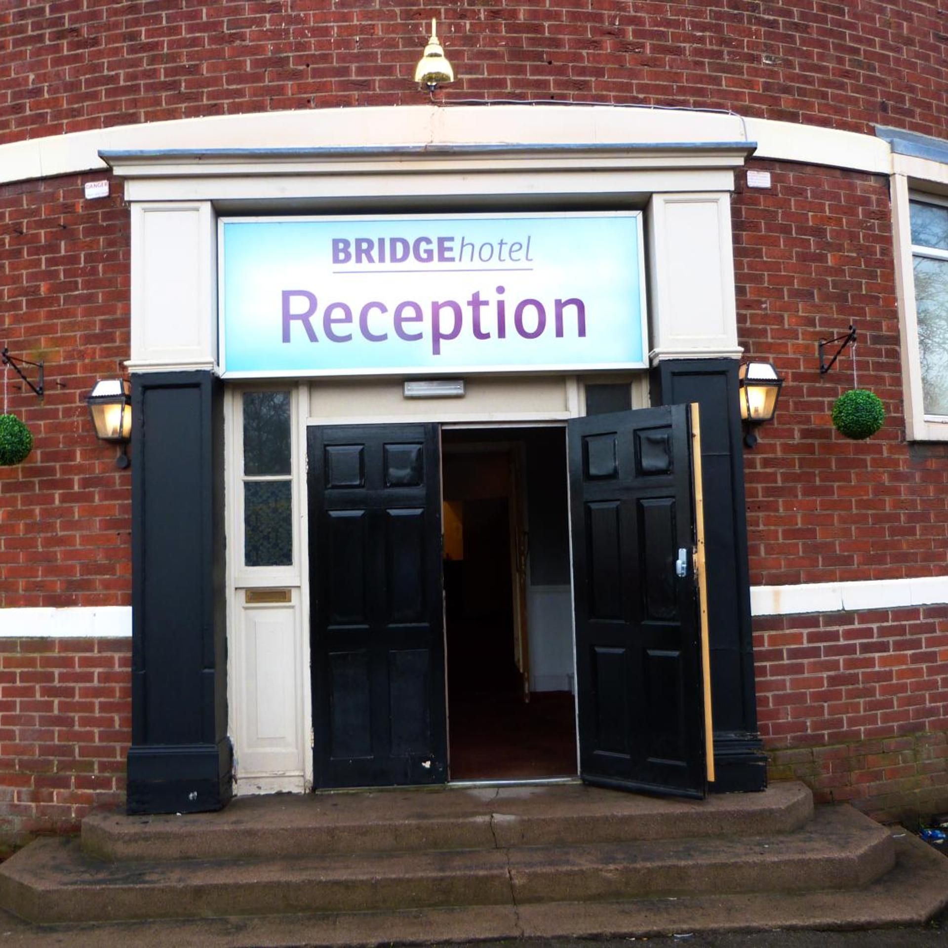 The Bridge Hotel 2/63