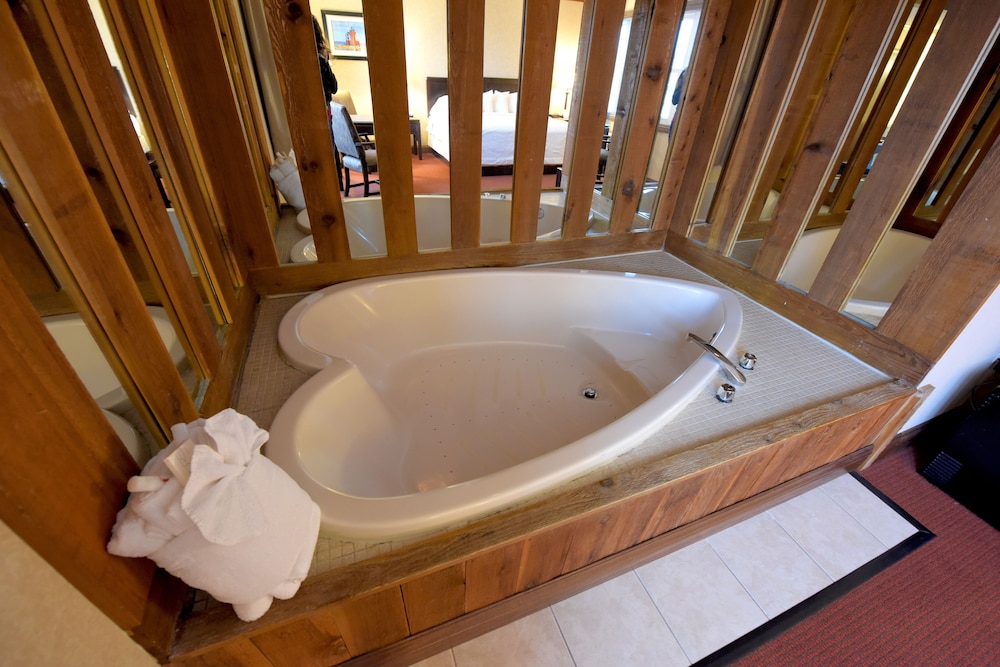 Days Inn By Wyndham Mackinaw City - Lakeview 25/28