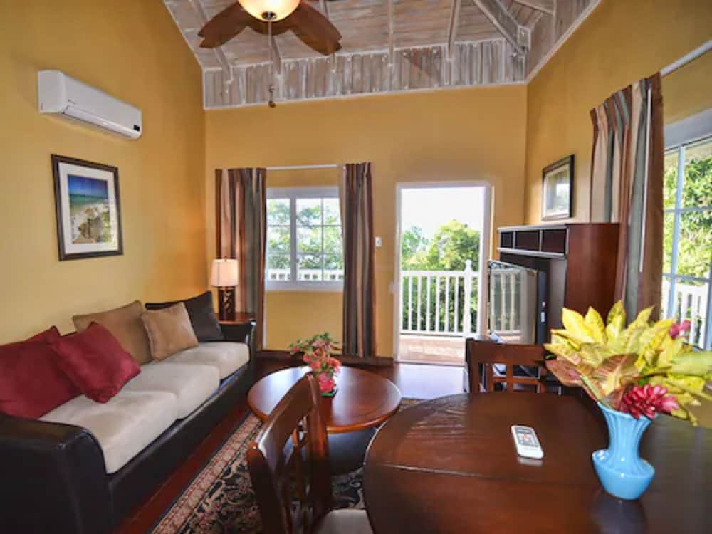 Tropical Lagoon Resort 14/29