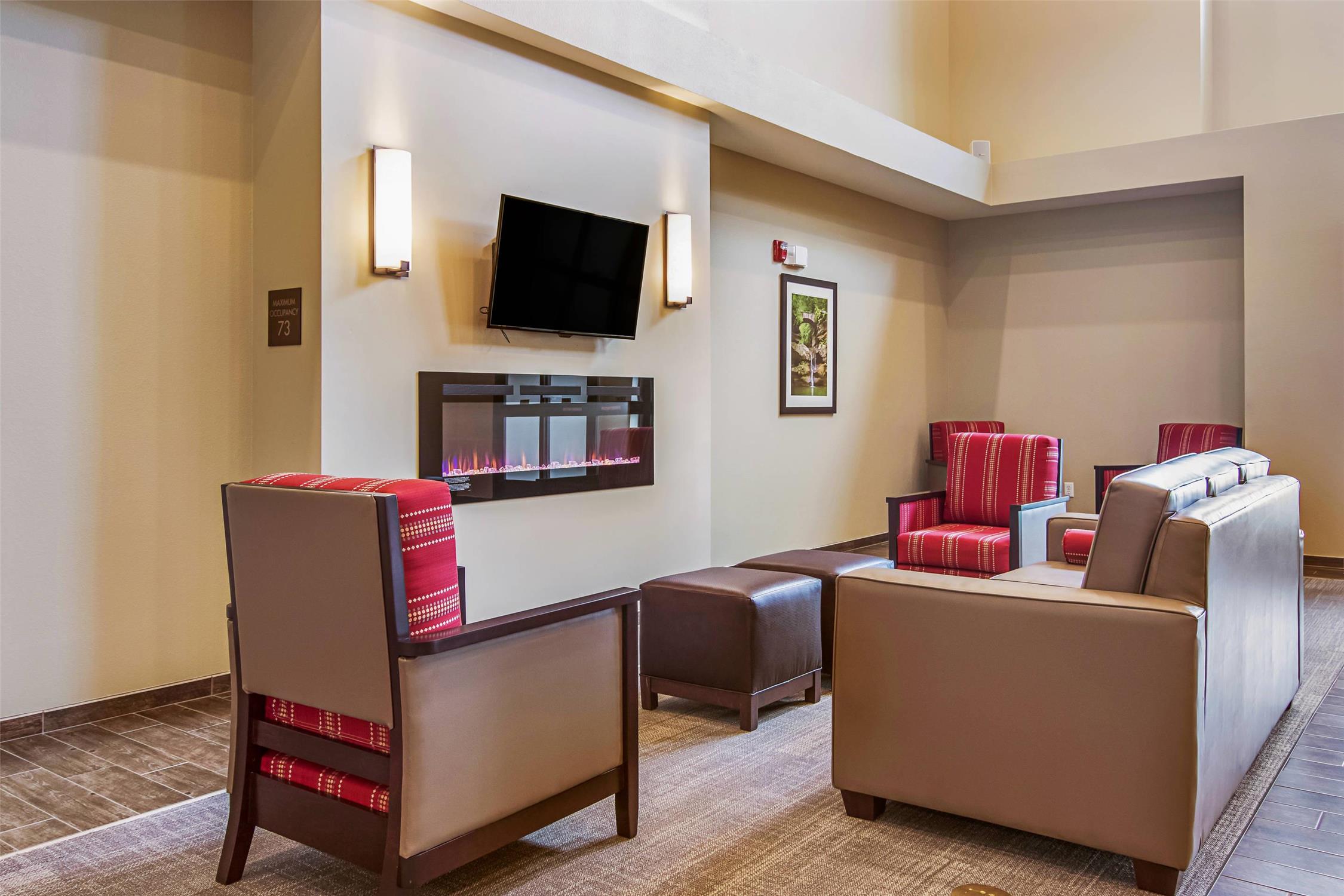 Comfort Suites Wooster near University Campus 32/54