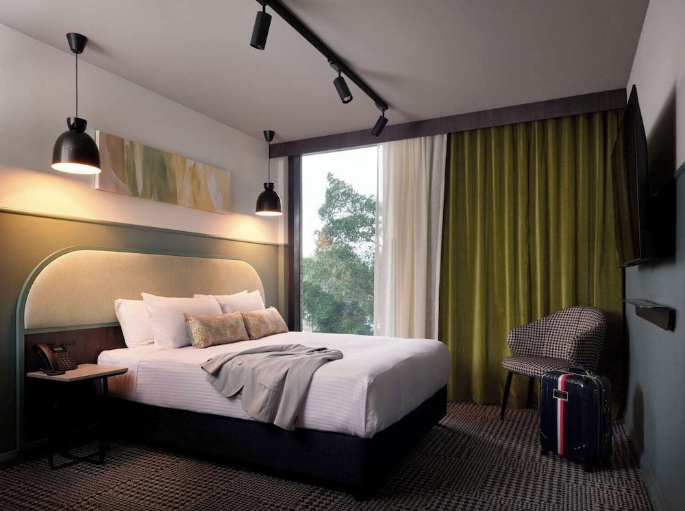 Brook Hotel 10/50