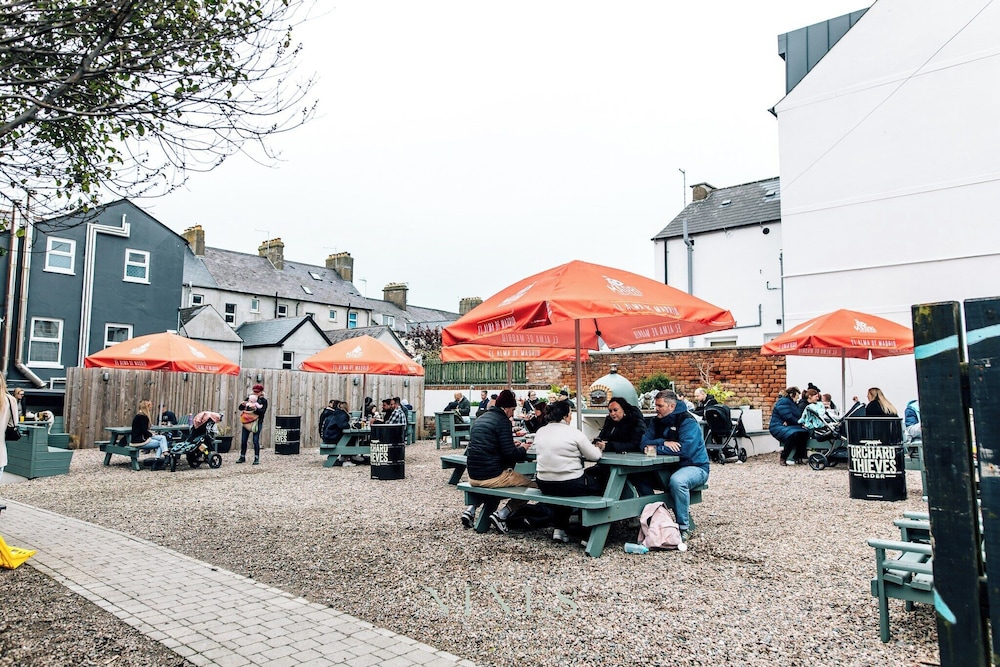The Salty Dog Hotel & Bistro 65/71