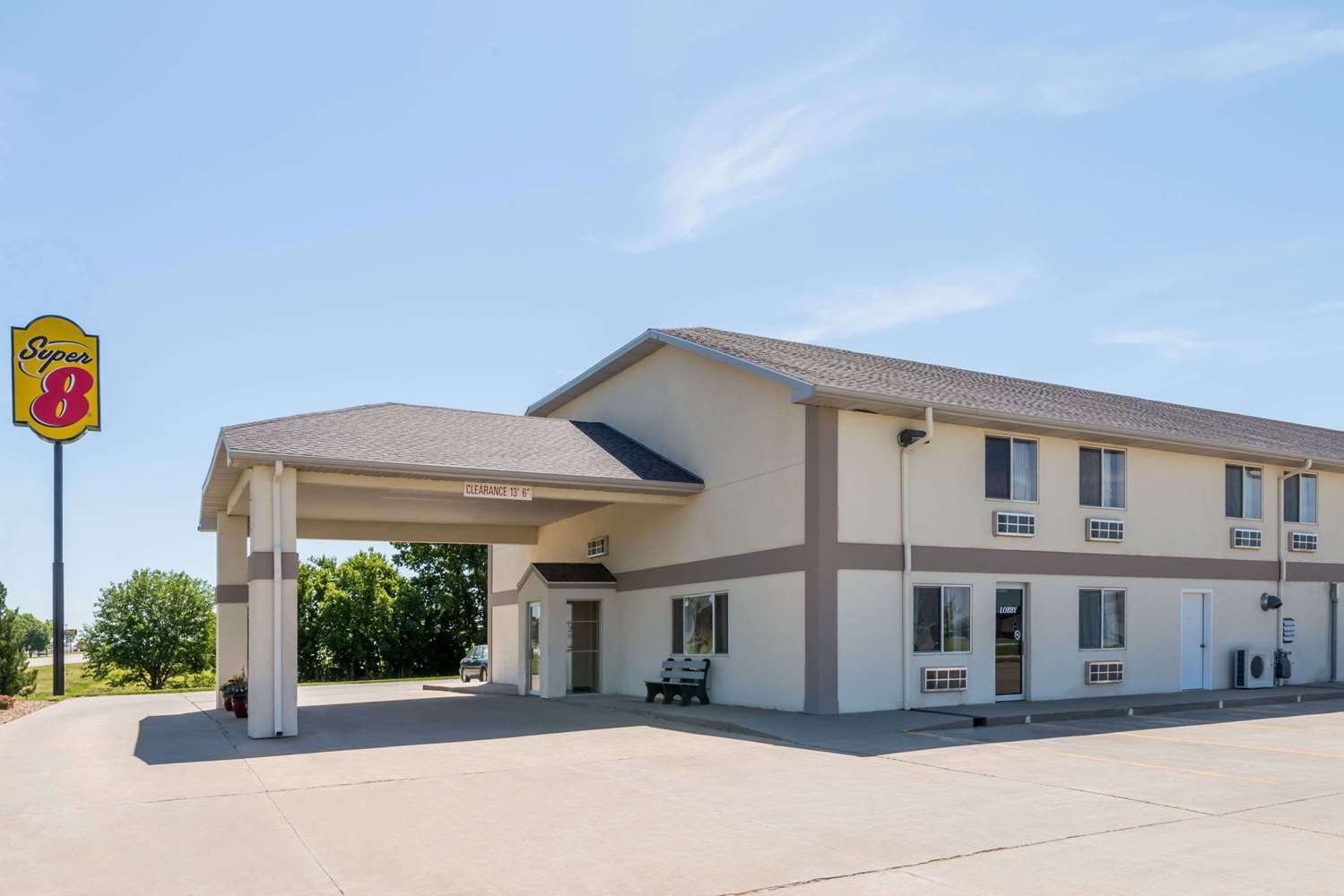 Super 8 by Wyndham Beloit KS 13/14