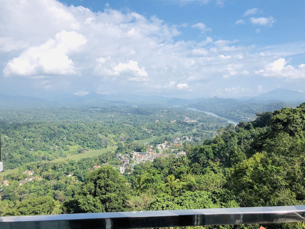 Mount Blue Kandy Hotel And Spa 55/63