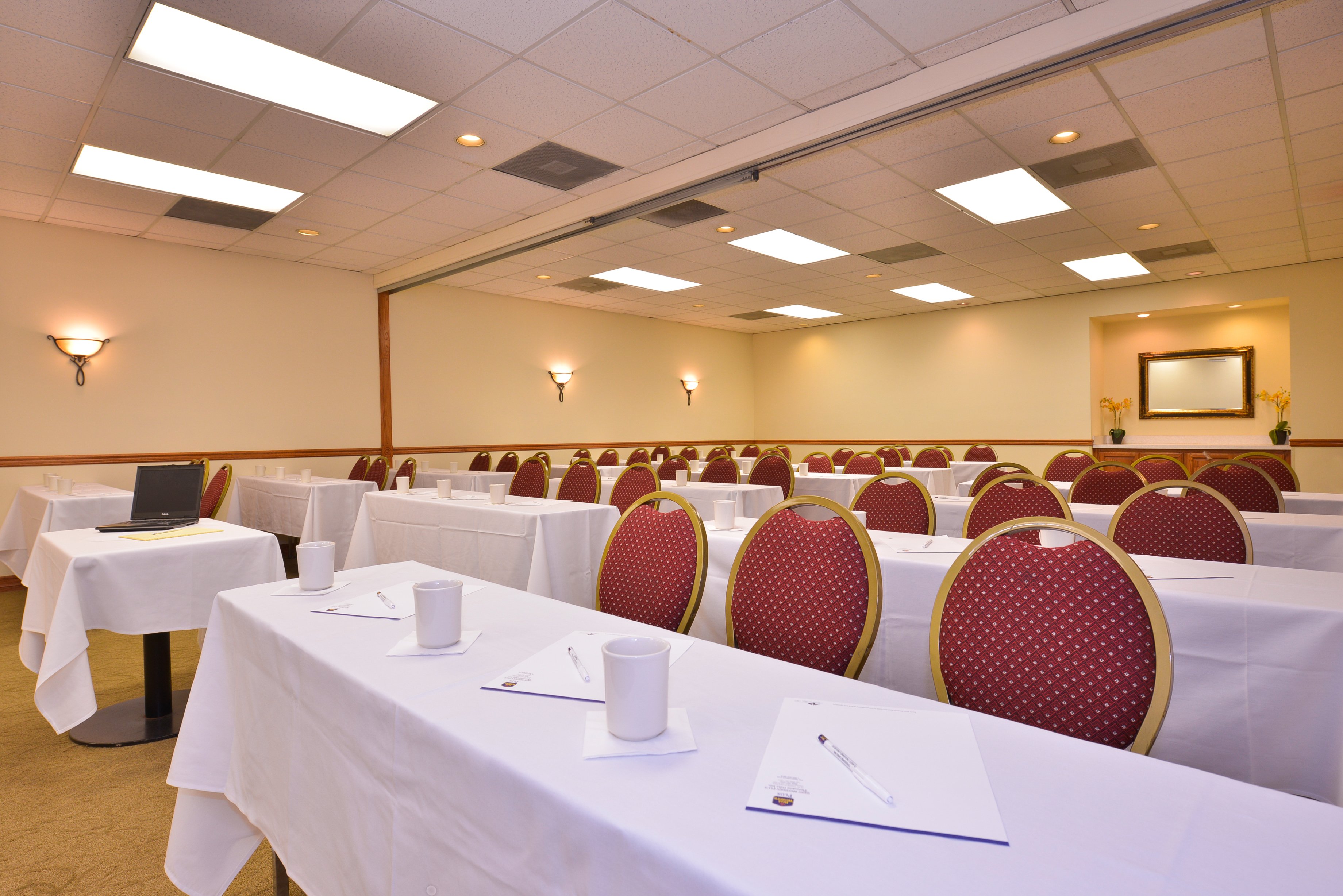 Best Western Plus Thousand Oaks Inn 40/50