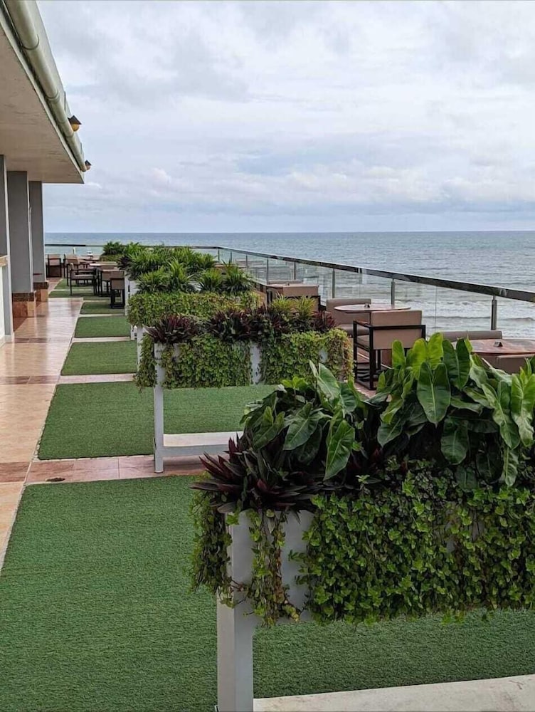 OCEAN PARADISE HOTEL AND RESORT 49/54