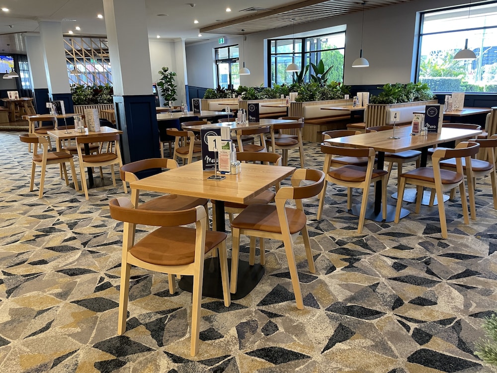 MEADOWBROOK HOTEL BRISBANE 28/40