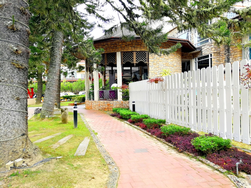 Century Pines Resort 43/50