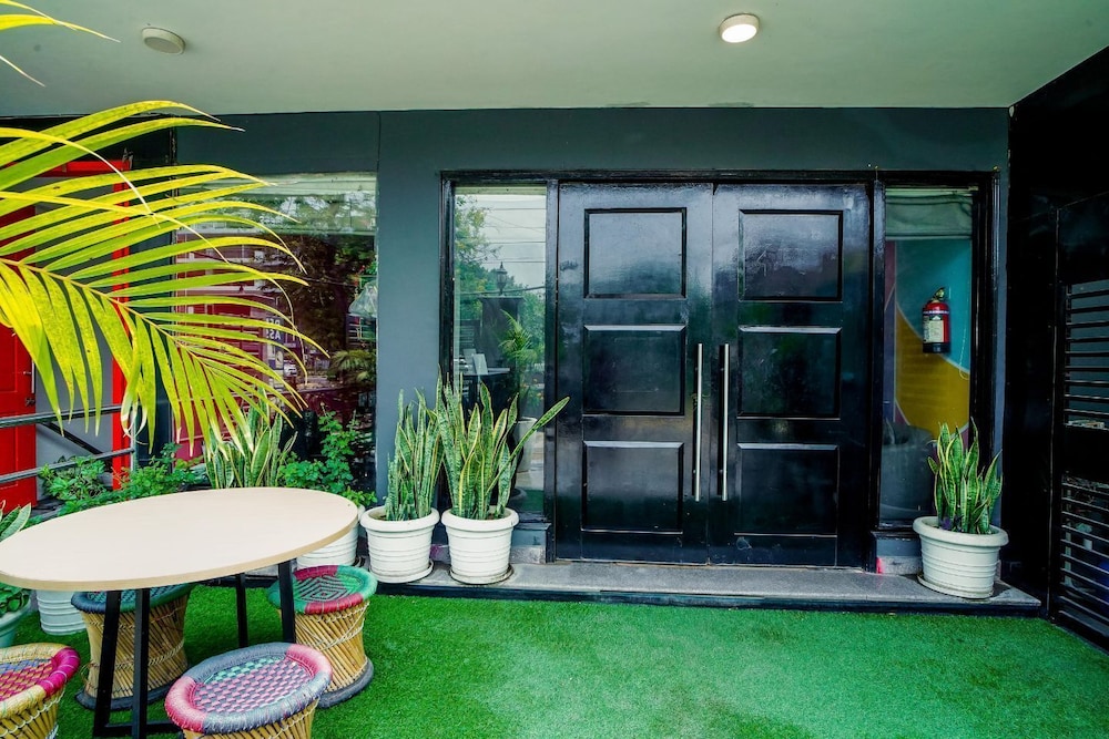 SaltStayz Sector 39 - Subhash Chowk 7/50