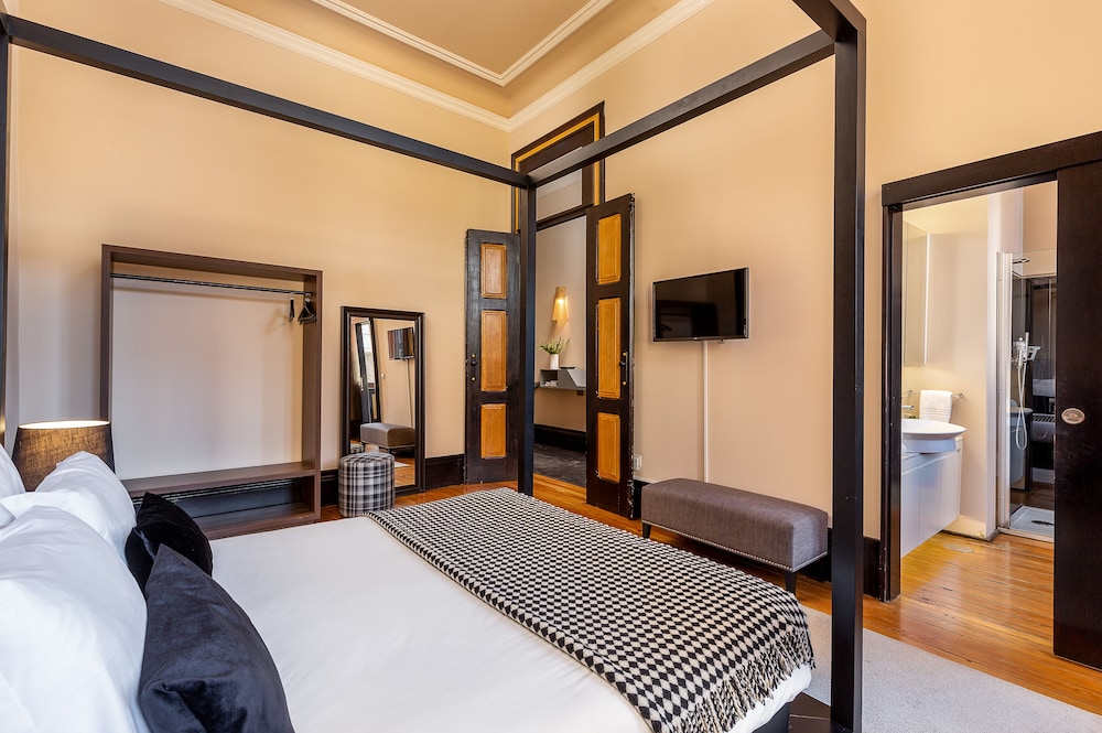 2 BEDROOMS, SUPERIOR, APARTMENT, SINGLE