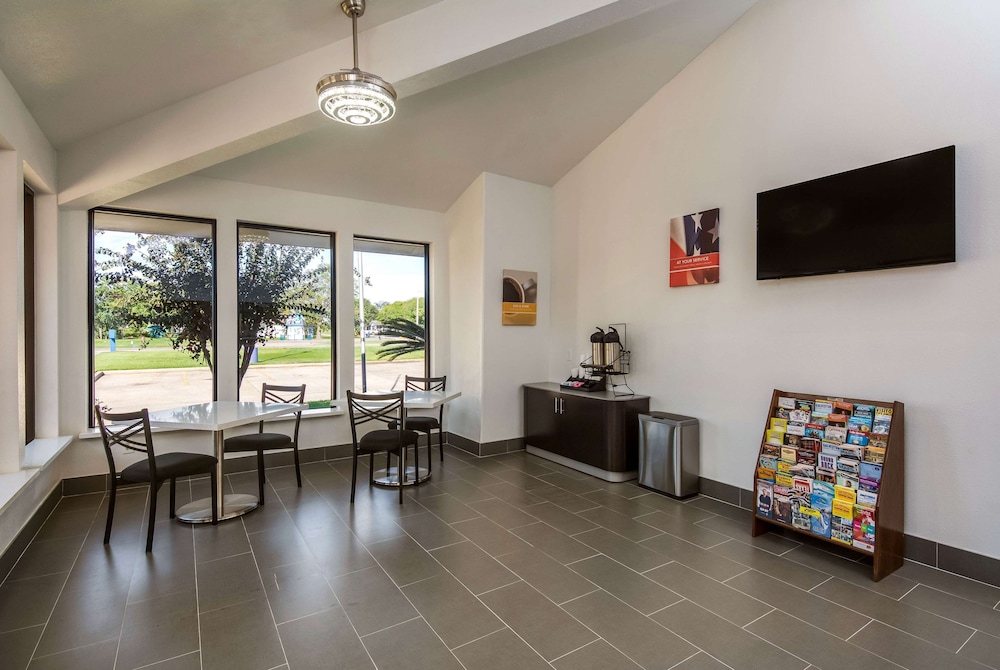 Motel6 Freeport, TX 34/54