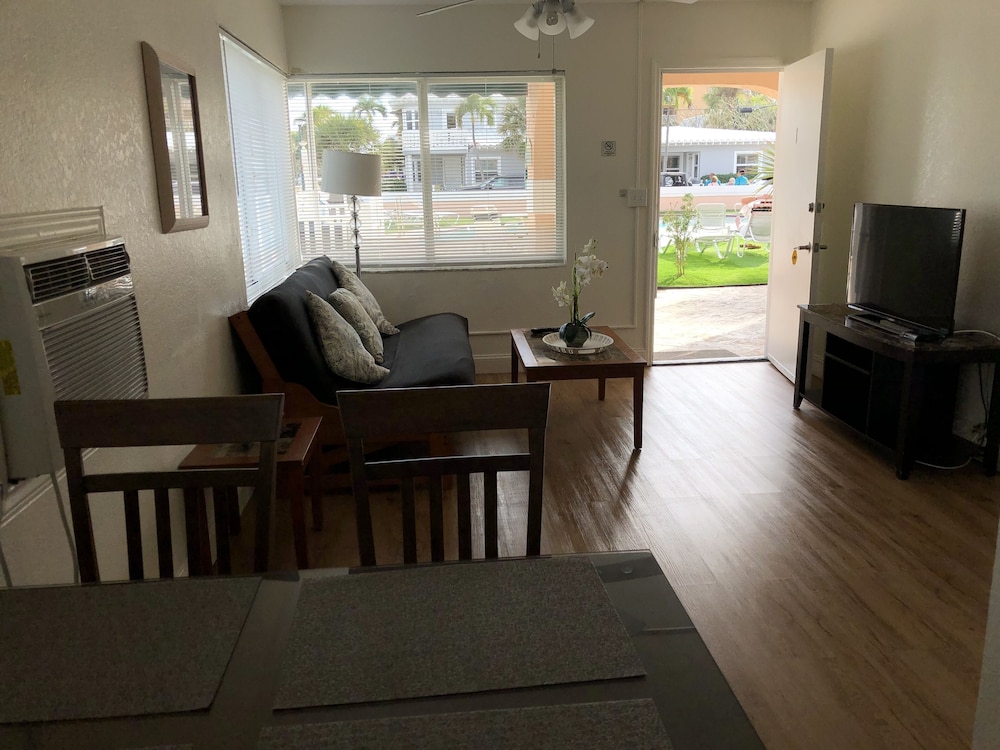 Coral Key Inn 44/71