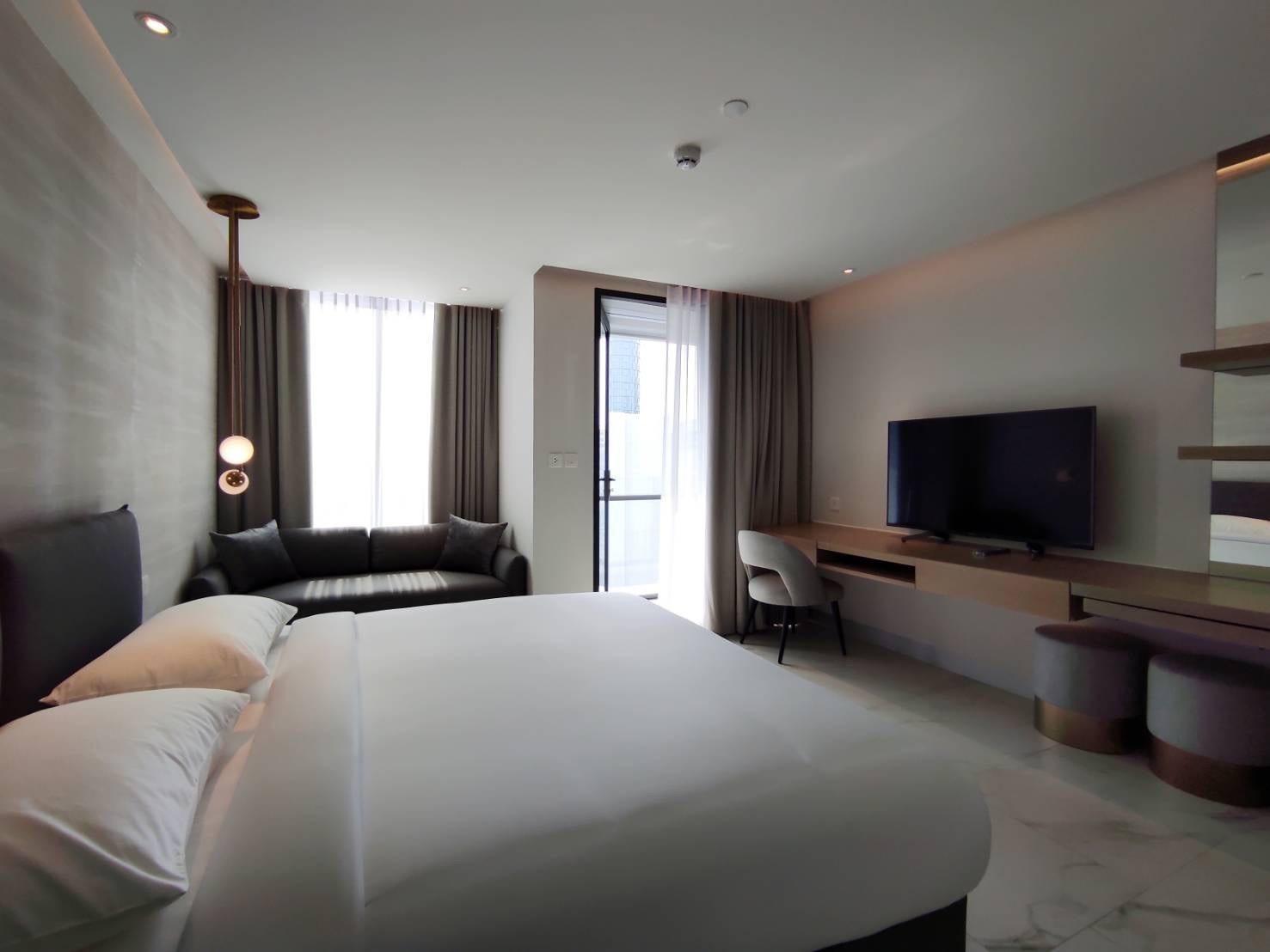 PREMIER, STUDIO, KING BED