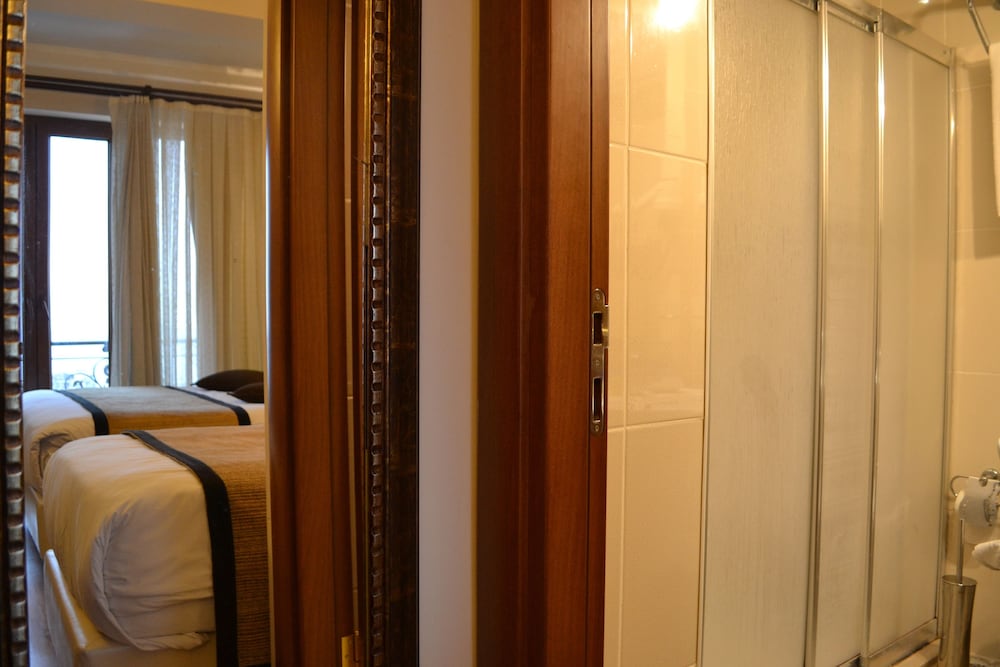 Seven Days Hotel 23/60
