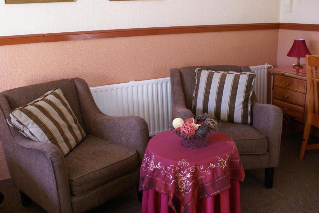 Airport Inn Bed Breakfast And Emerald Guesthouse 19/30