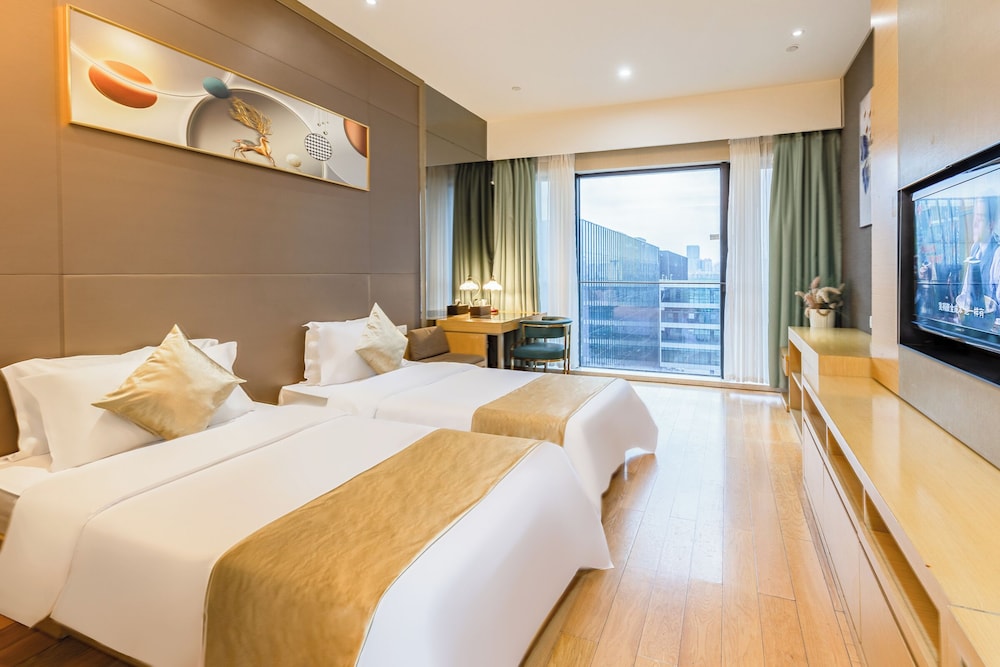 Xingyi International Hotel Poly Store 24/70