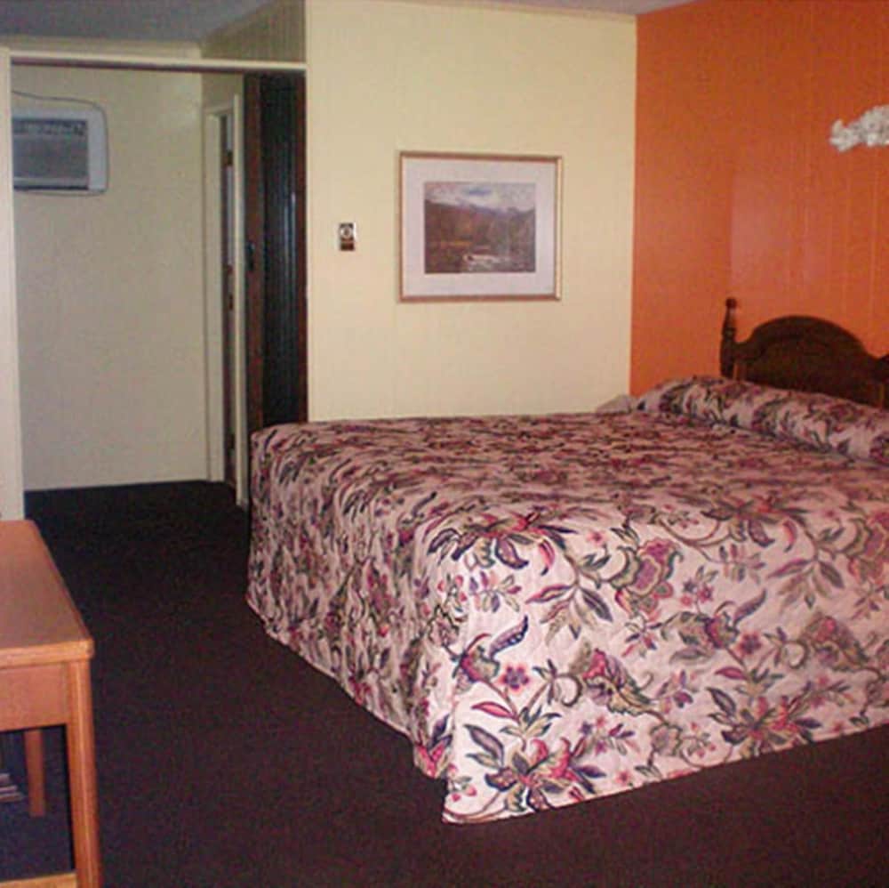 Colonial Inn Franklin 10/35