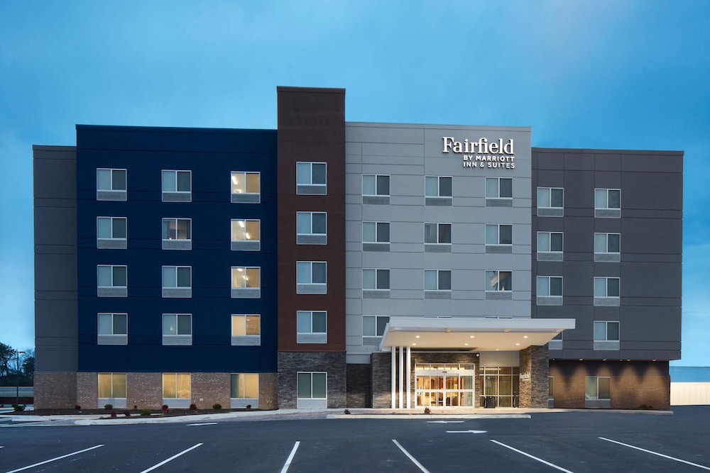 Fairfield Inn & Suites by Marriott Stony Creek 1/19