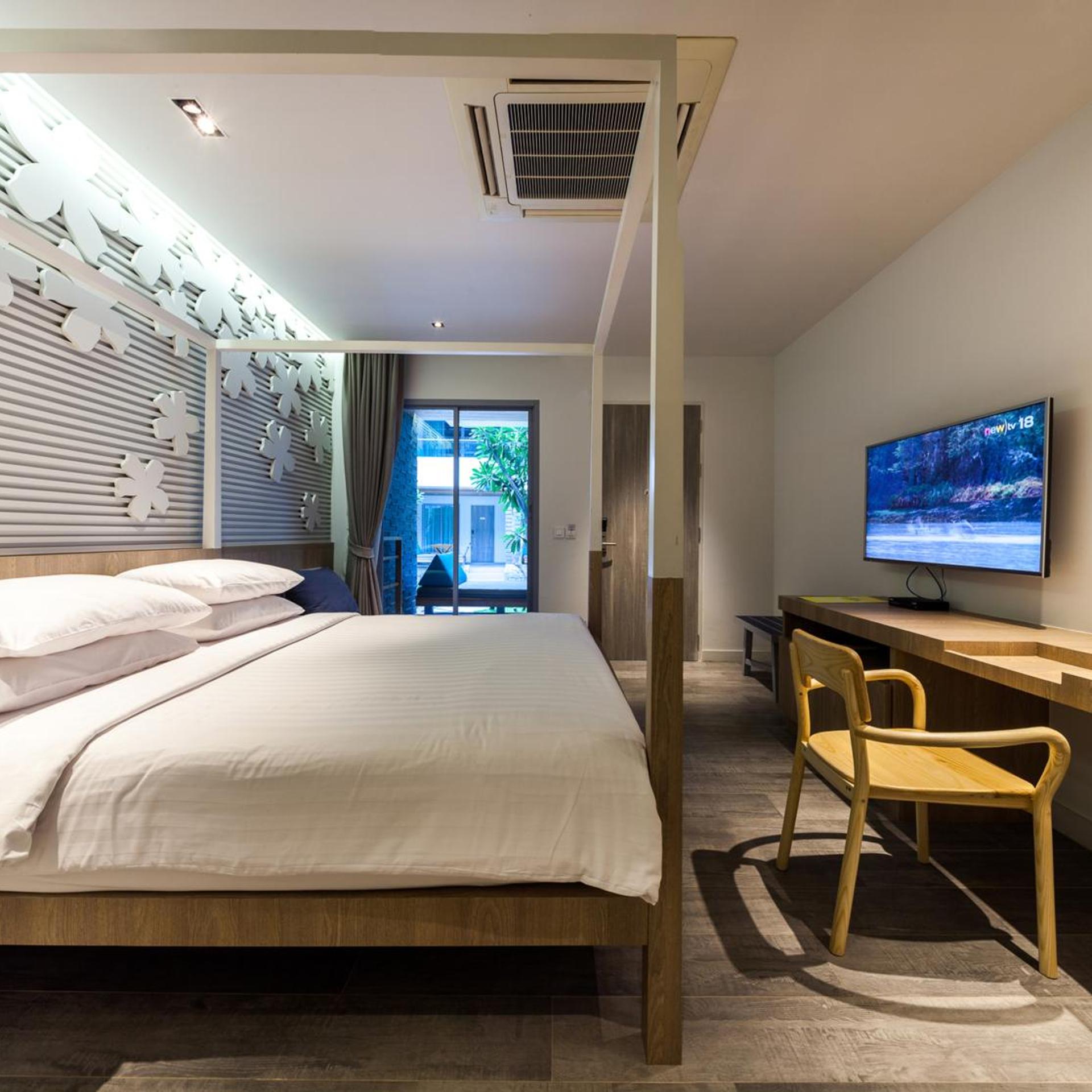 DELUXE, DOUBLE BED