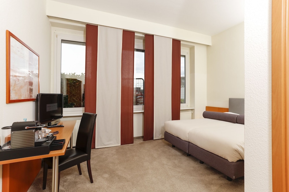 Hotel Am Rhein Wesseling 38/64