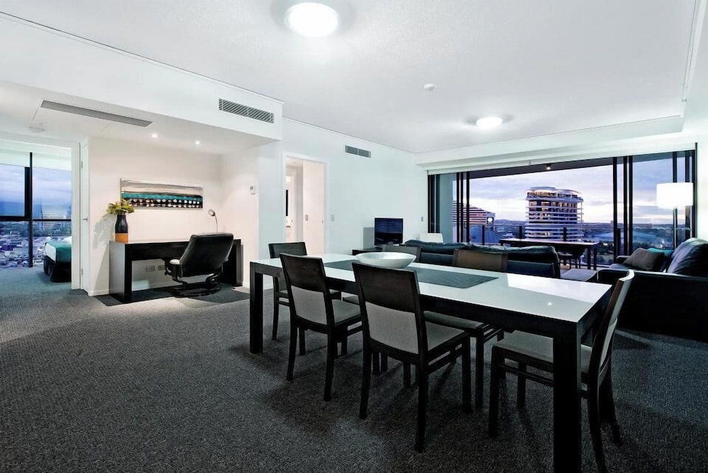 Broadbeach Skyline 3 Bedroom Retreat 15/20